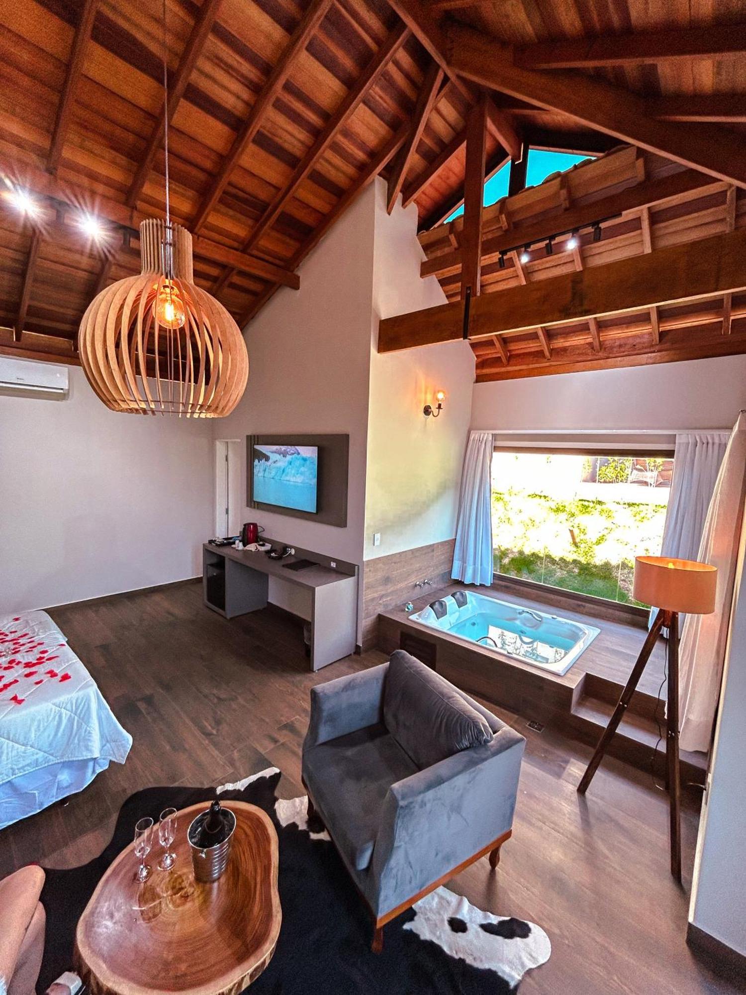 Hotel Chales Capitanias Águas de Lindóia Bagian luar foto